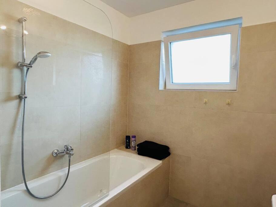 Sunny Modern Apartment With Balcony - Free Parking Wien Exterior foto